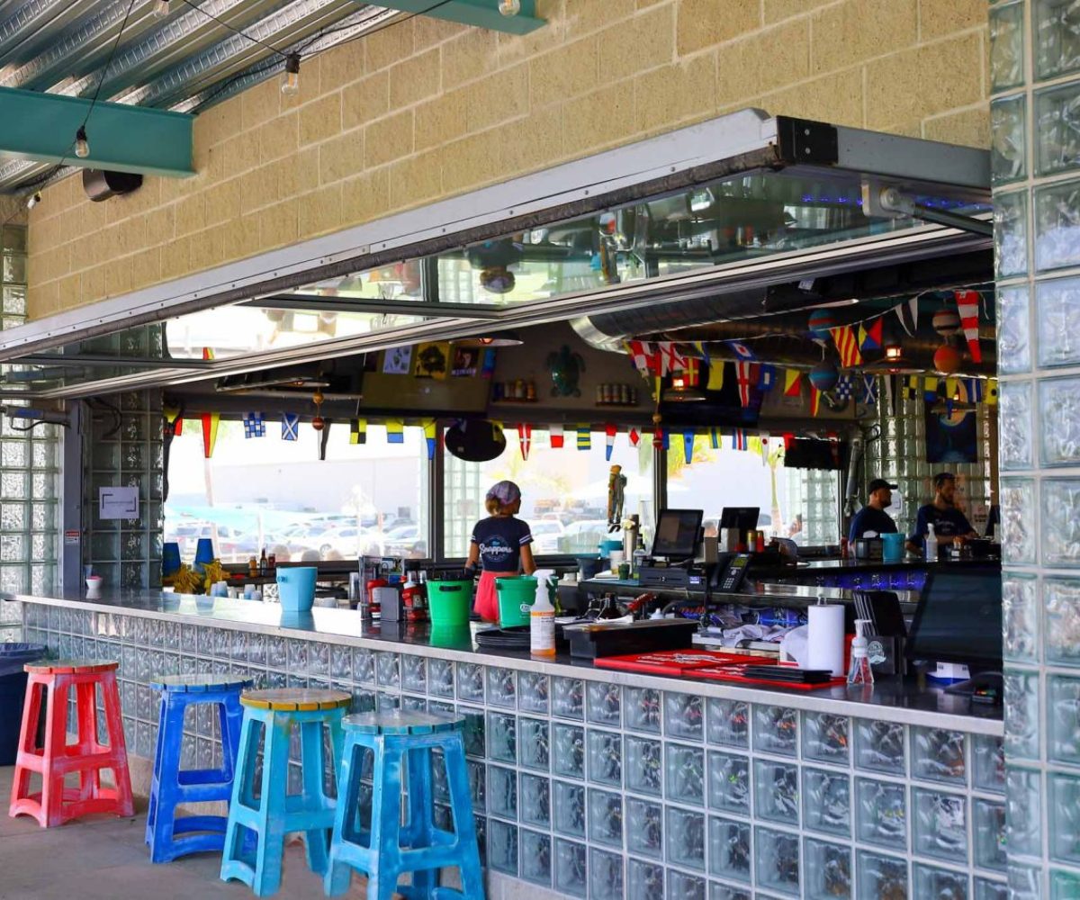 Lakefront restaurant w 2 - 27.5' x 5' glass walls IA